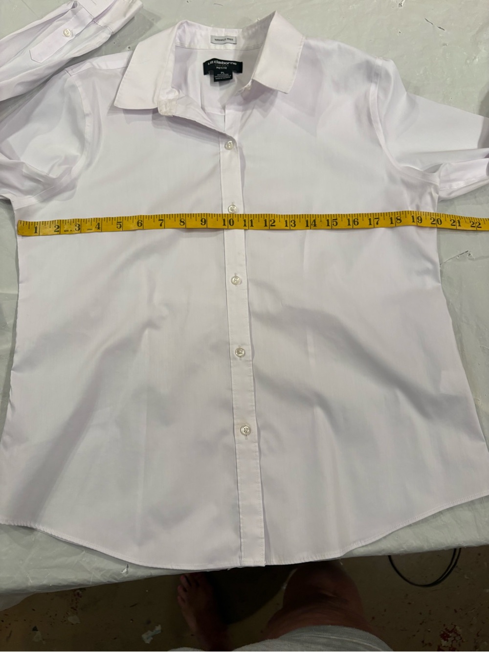 Liz Claiborne  Crisp White Career Shirt. Size petite large - Picture 7 of 9